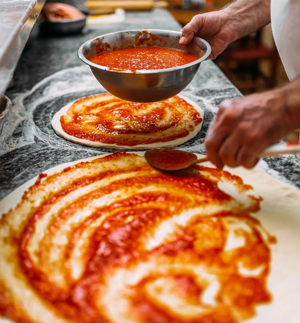 Tomatensaus op vers deeg